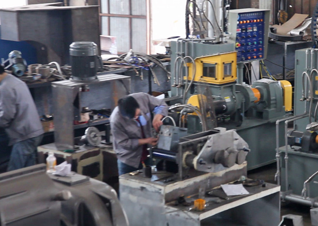 國產(chǎn)密煉機和進(jìn)口密煉機有什么區(qū)別？